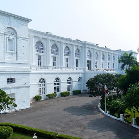 Maidens Hotel New Delhi Eksteriør bilde The residence of the Governor of West Java