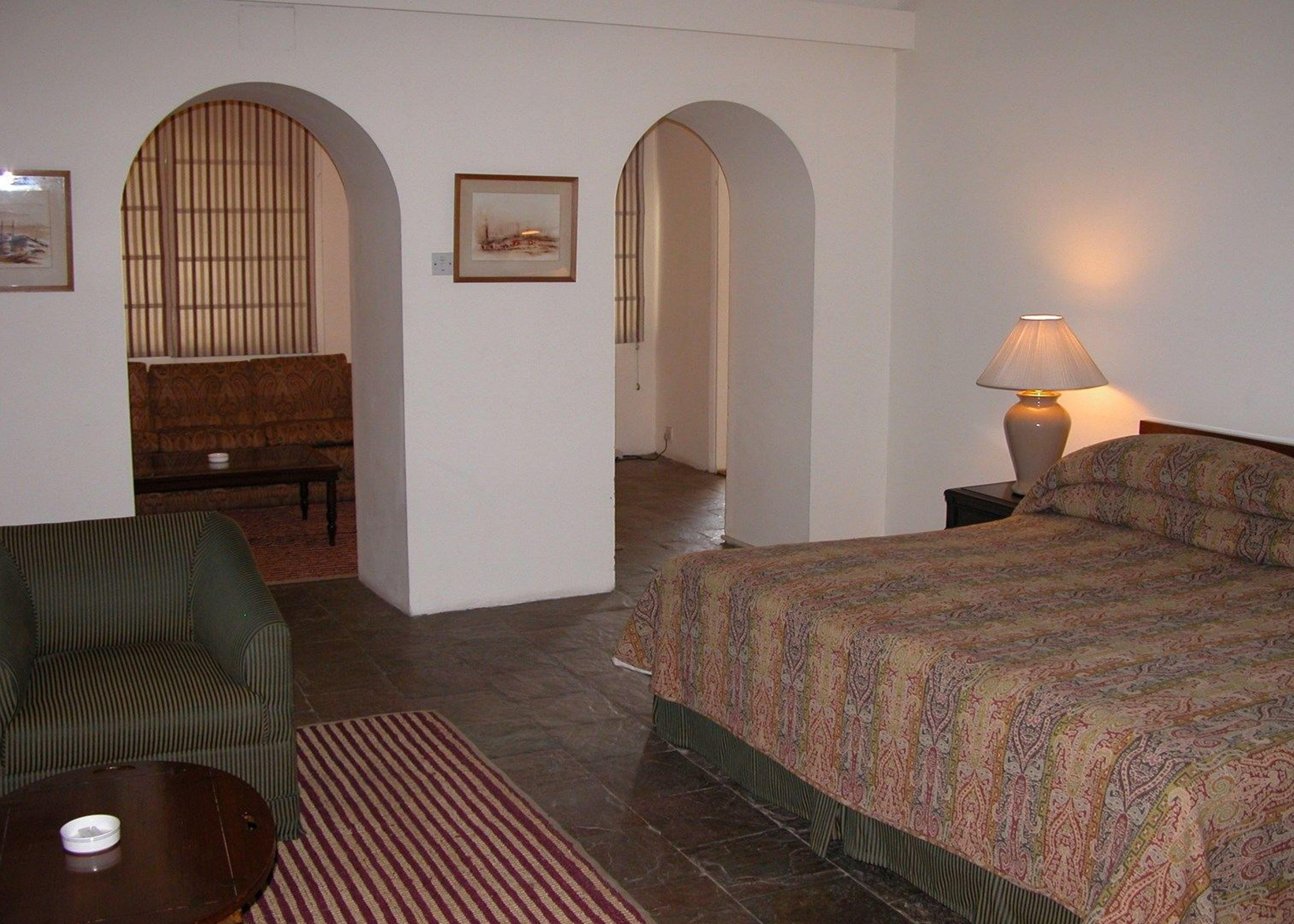Maidens Hotel New Delhi Eksteriør bilde A room at the Hotel Monte Vista
