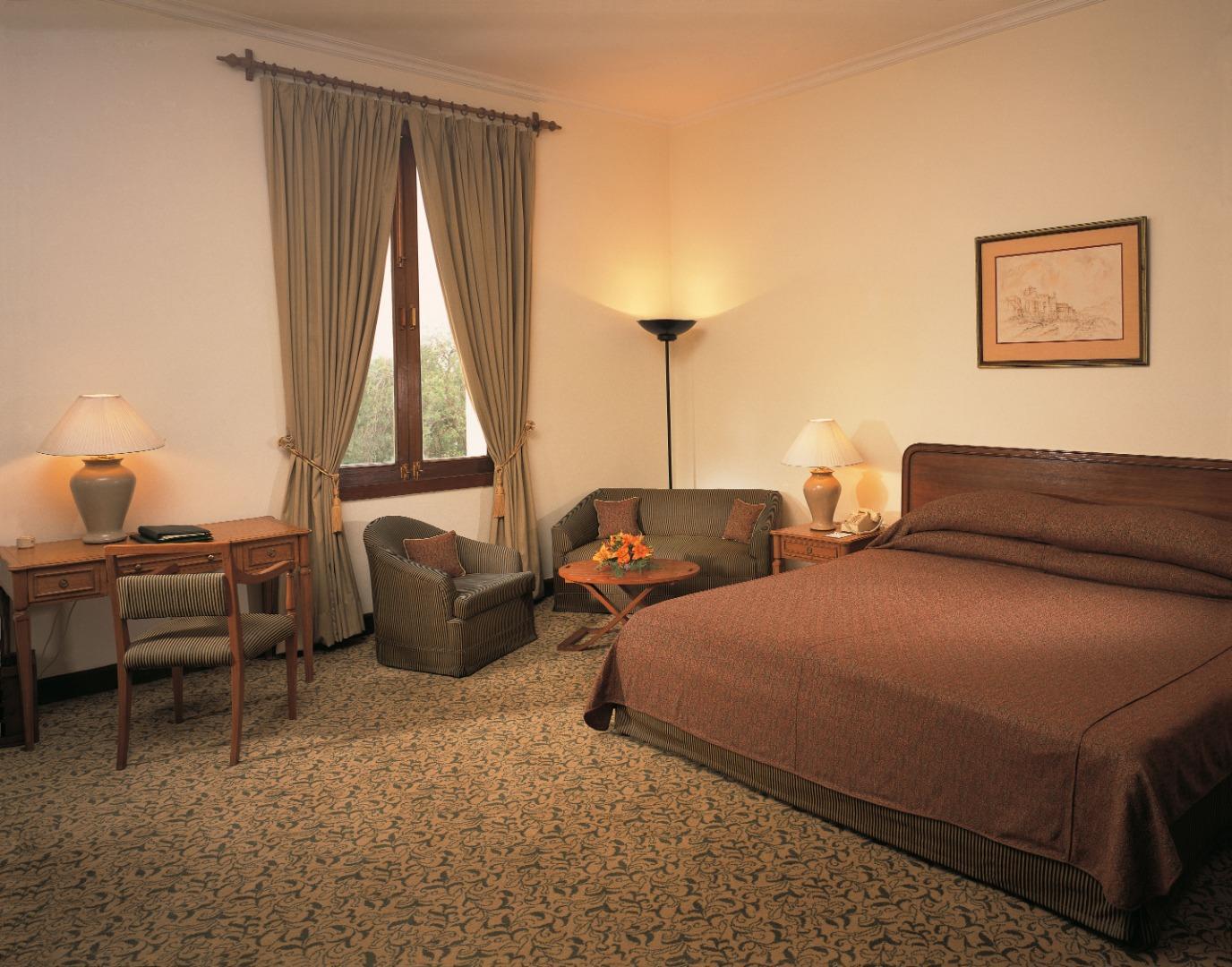 Maidens Hotel New Delhi Eksteriør bilde A room at the hotel