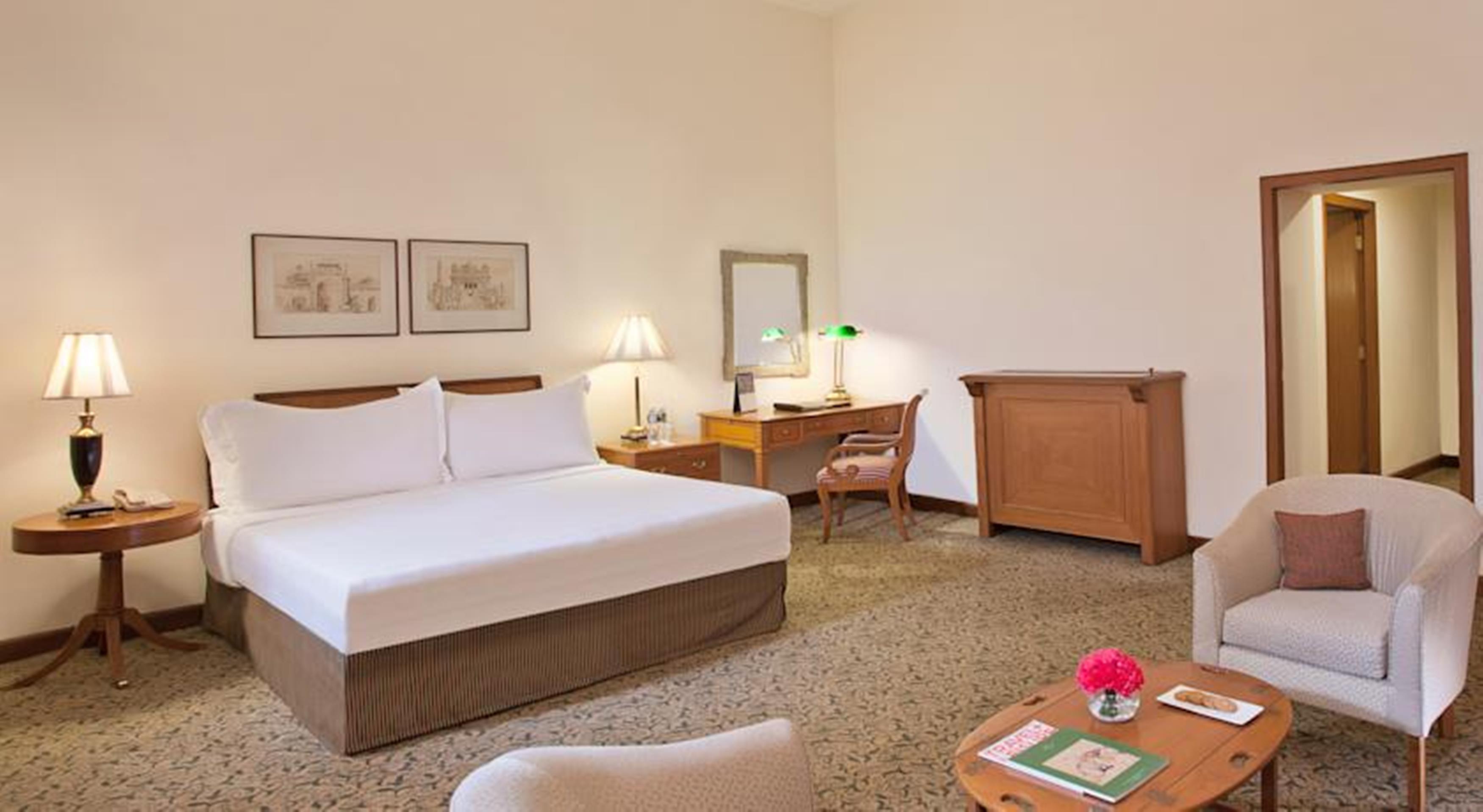Maidens Hotel New Delhi Eksteriør bilde A room at the hotel