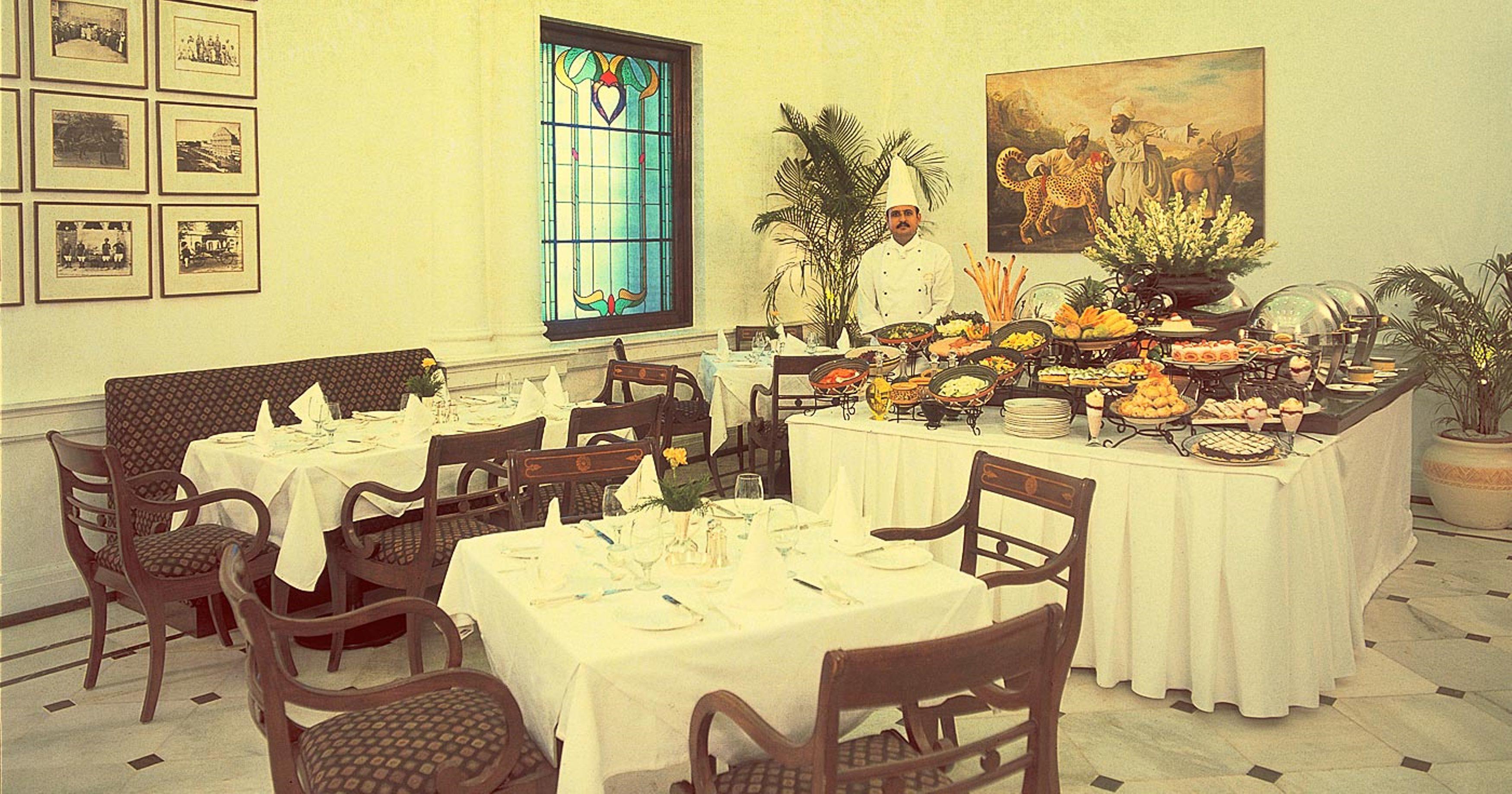 Maidens Hotel New Delhi Eksteriør bilde The restaurant at the Taj Mahal Palace Hotel