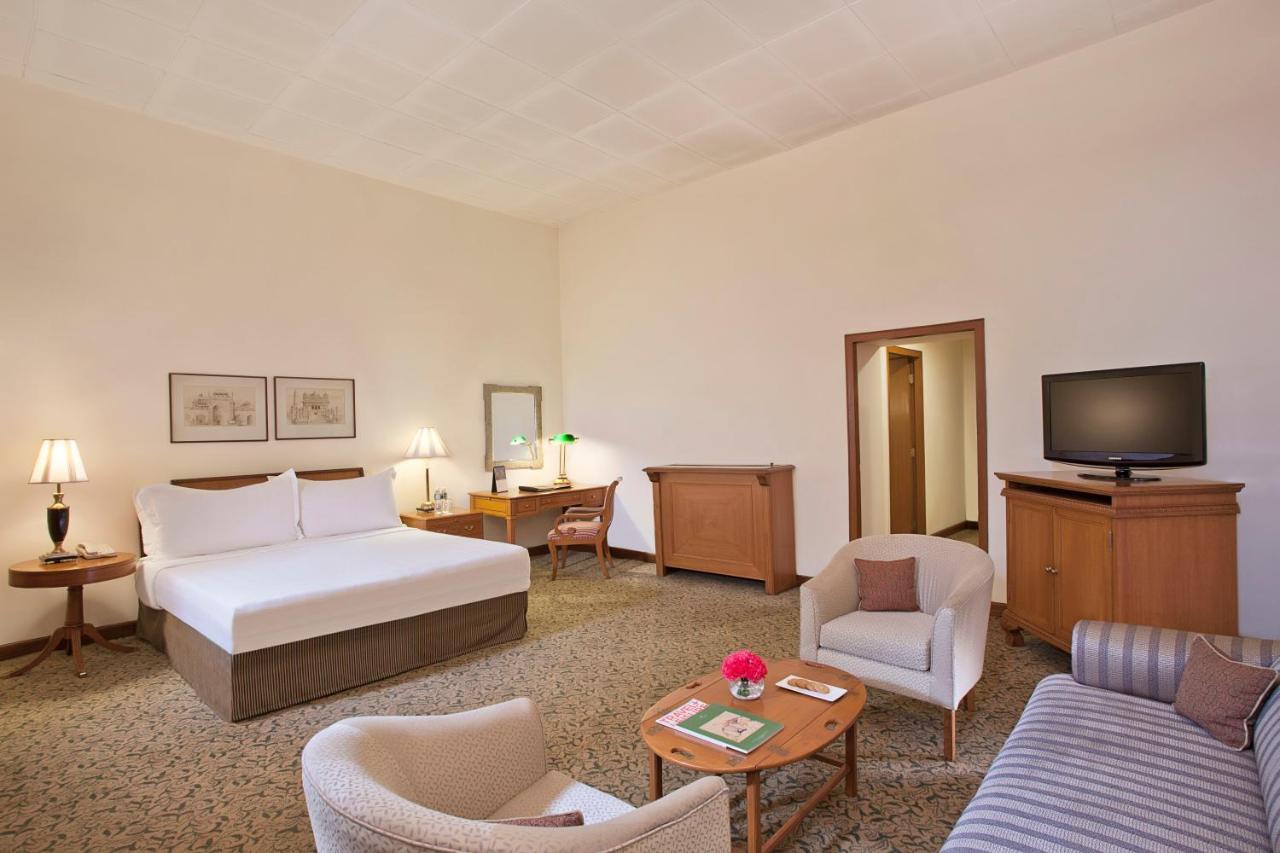 Maidens Hotel New Delhi Eksteriør bilde A room at the hotel