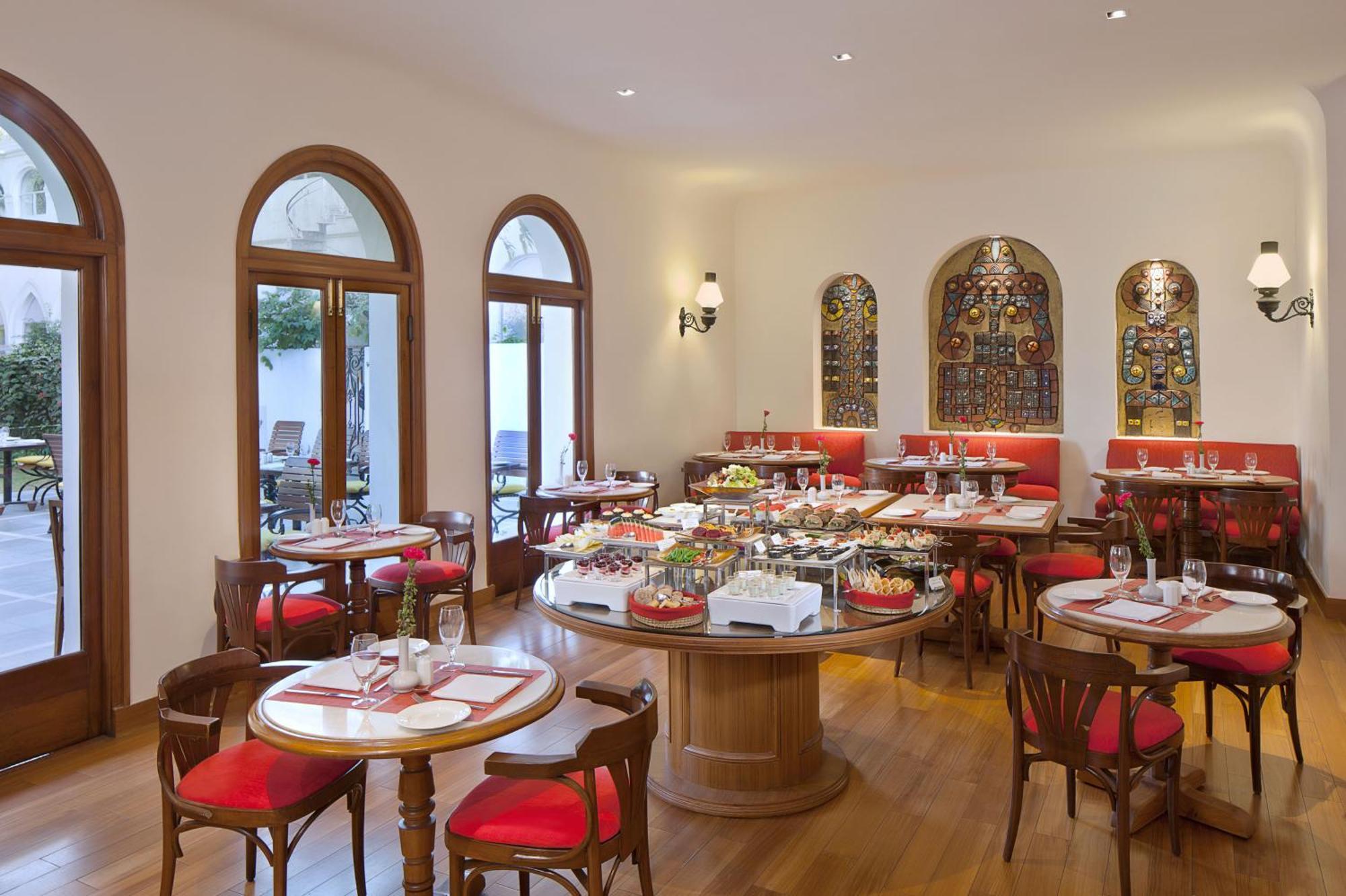 Maidens Hotel New Delhi Eksteriør bilde The restaurant