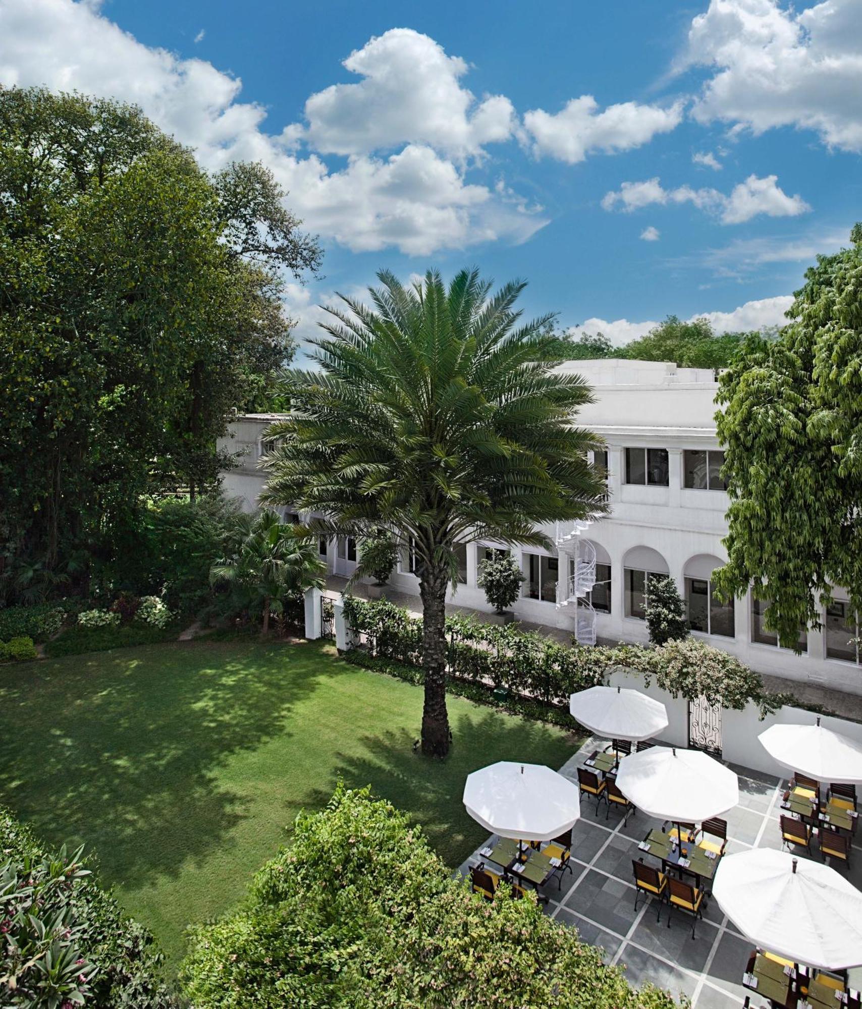 Maidens Hotel New Delhi Eksteriør bilde The school's campus