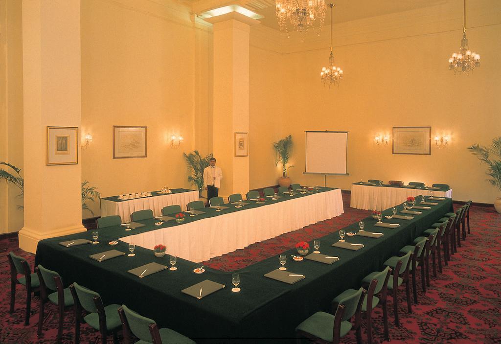 Maidens Hotel New Delhi Eksteriør bilde The meeting room