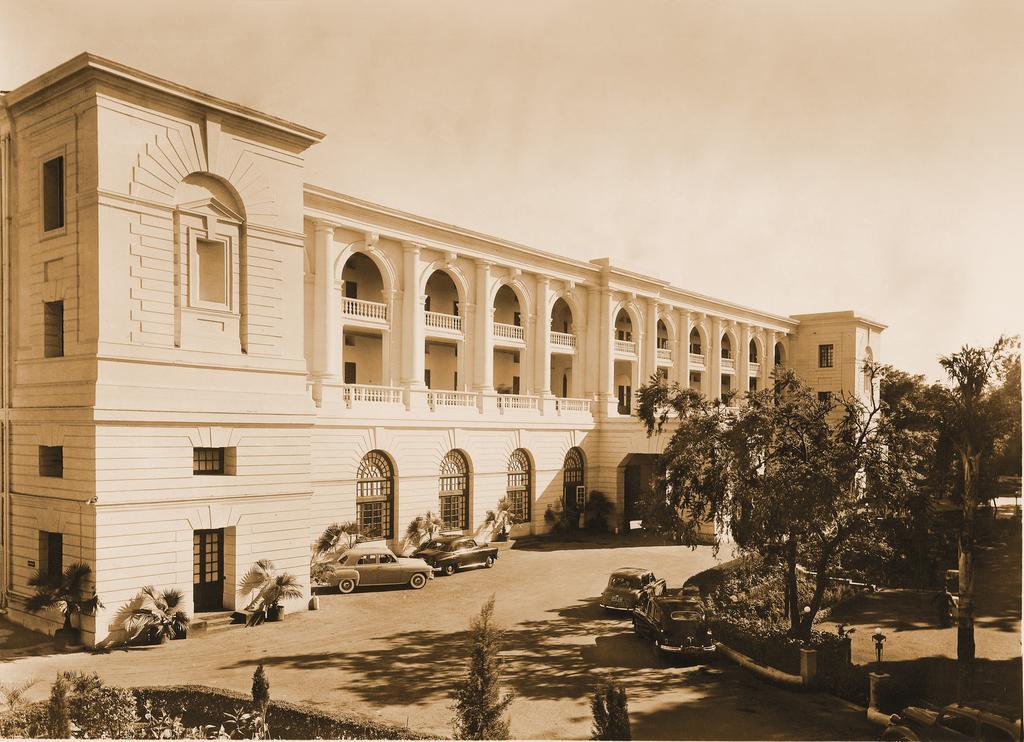Maidens Hotel New Delhi Eksteriør bilde The first building of the university, 1925