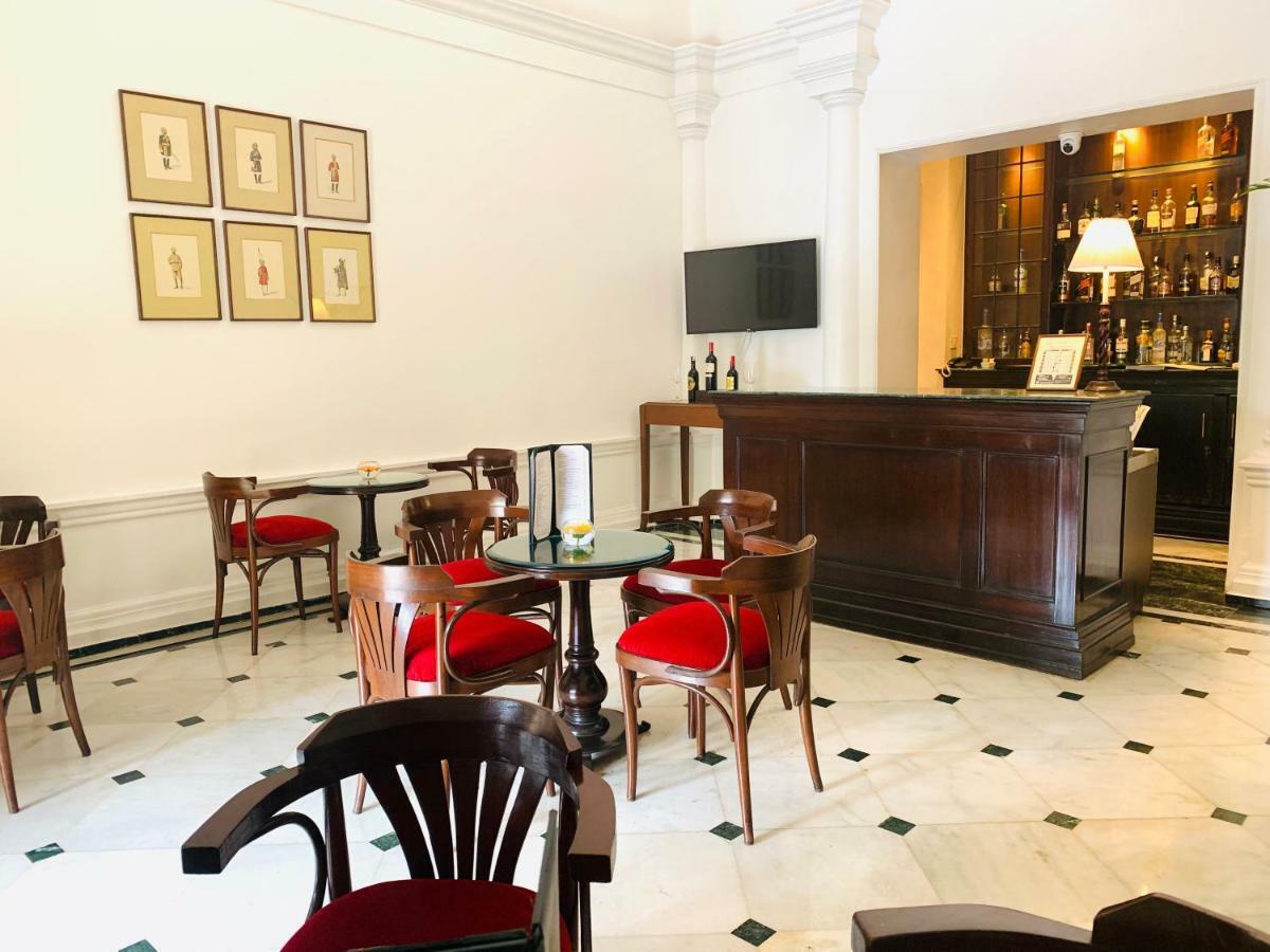 Maidens Hotel New Delhi Eksteriør bilde The bar at the Imperial Hotel